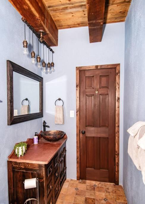 Adobe Mountain Villa, Casa de la Mañana - Housity