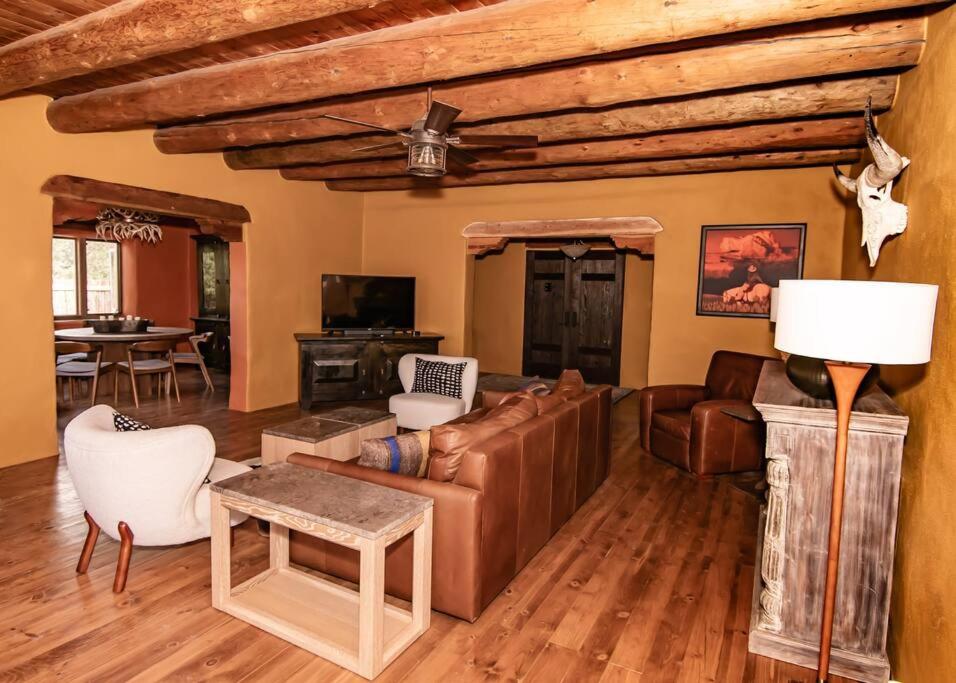 Adobe Mountain Villa, Casa de la Mañana - Housity