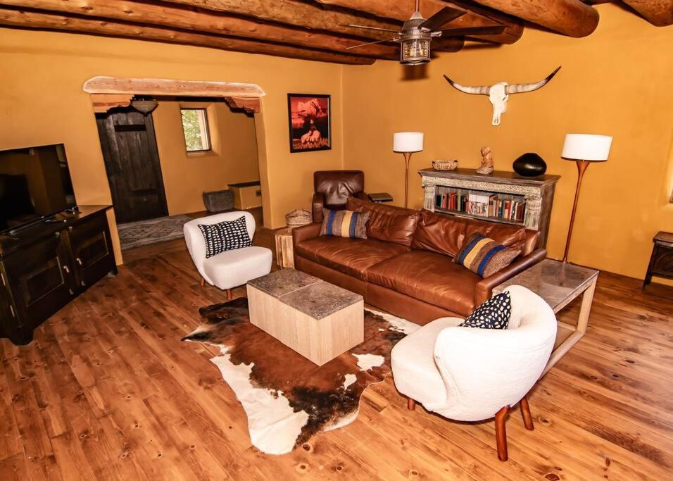 Adobe Mountain Villa, Casa de la Mañana - Housity