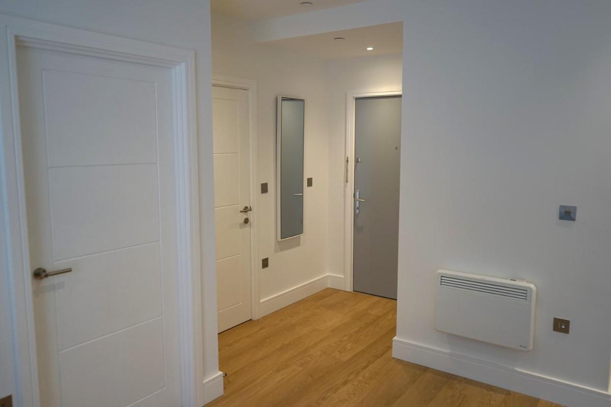 Exceptional 1King Lifestyle Apartment - Centrally located - Housity
