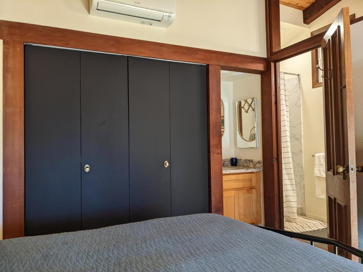 Monthly Only - Canyon Cottage in the Redwoods near Downtown - Housity