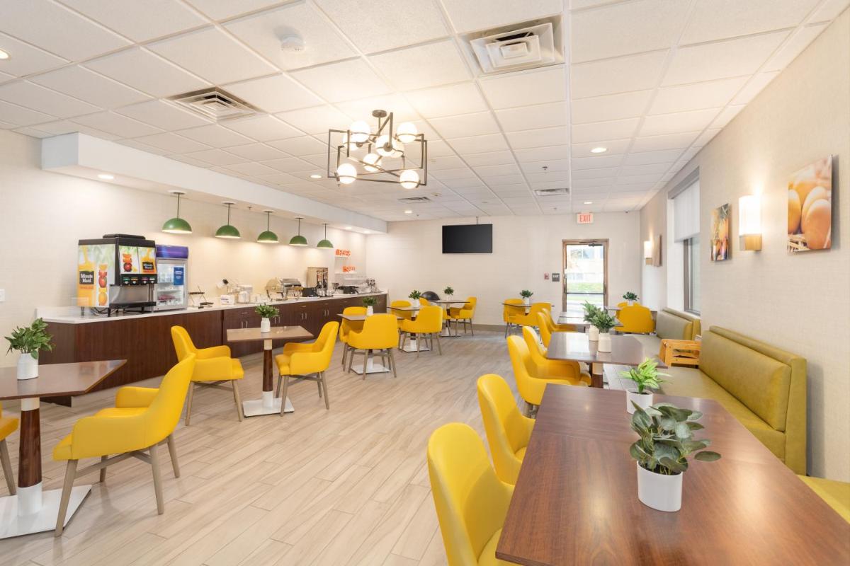 Comfort Inn & Suites Buffalo Airport - Housity