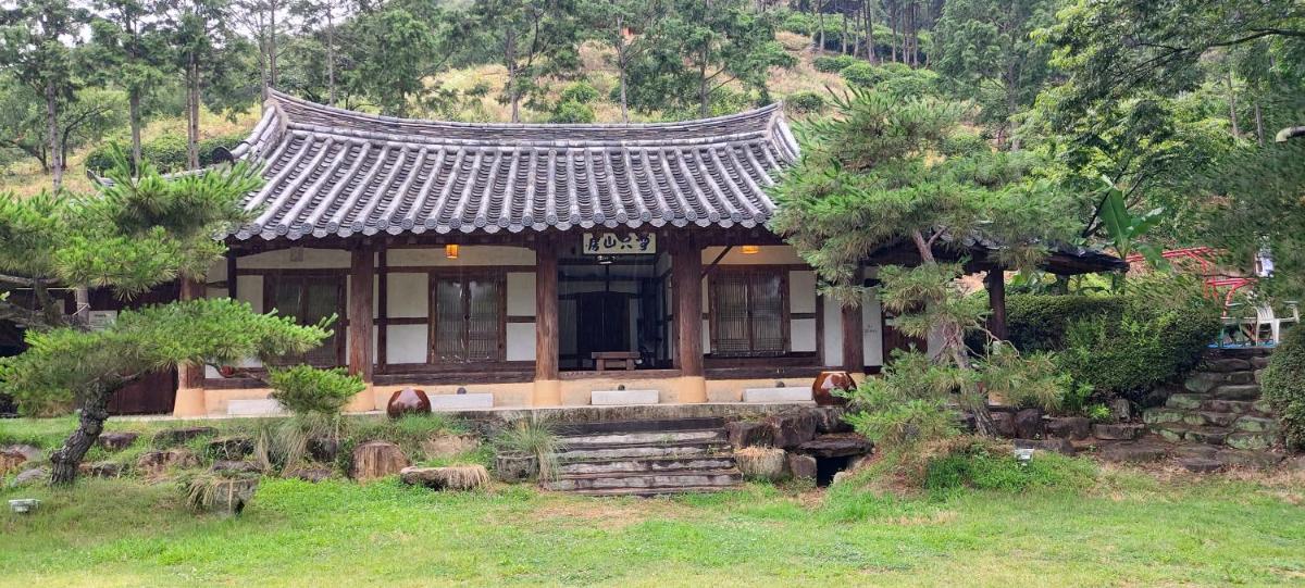 Hundred Years Hanok - Housity