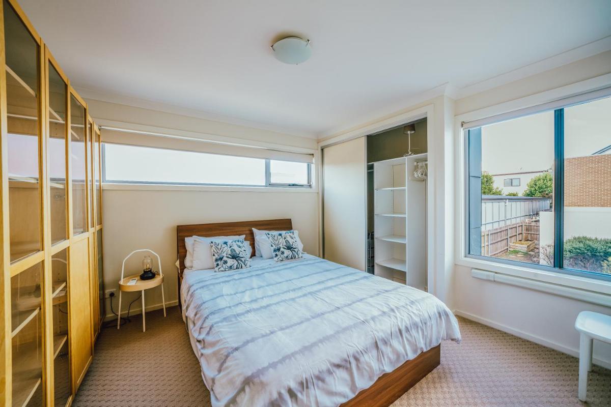 Cheerful 3-bedroom home with free parking - Housity