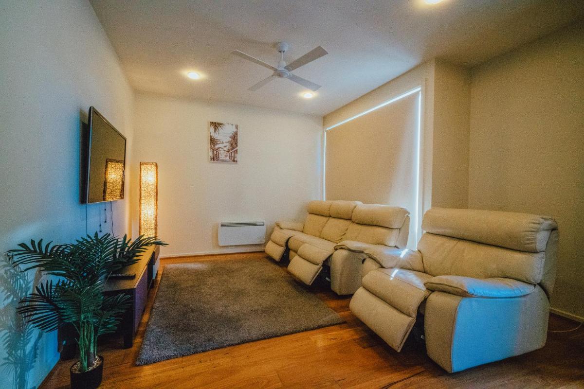 Cheerful 3-bedroom home with free parking - Housity