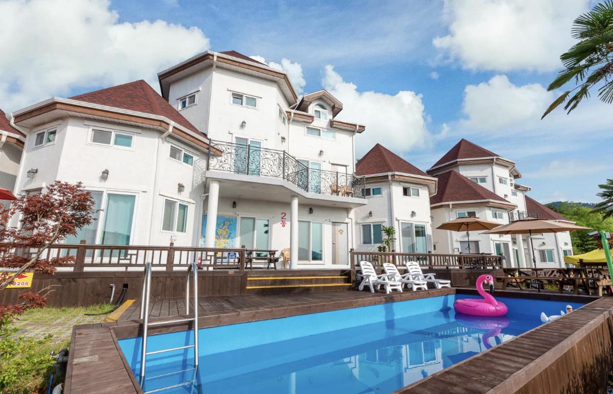 Geojerowa Pension - Housity