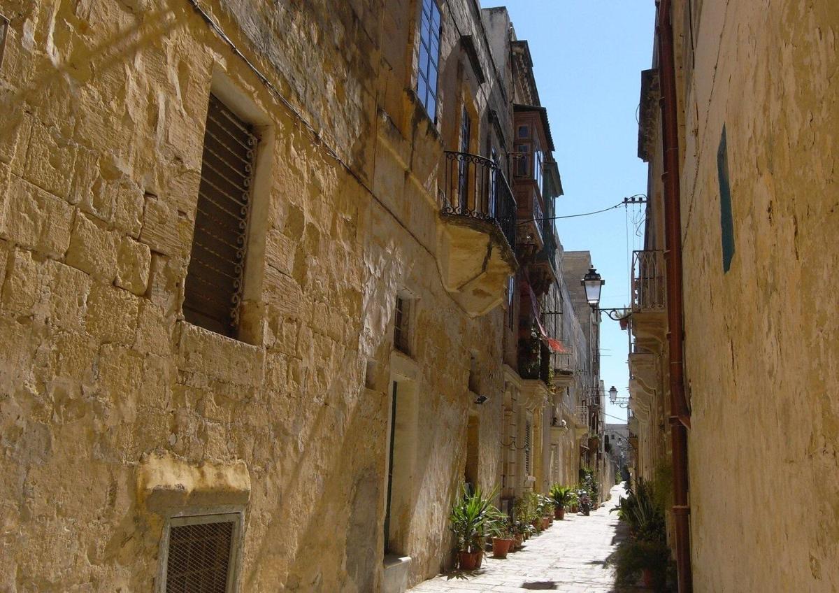 Charming 17th Cent House of Character in the famous 3 Cities, right next to Valletta - Housity