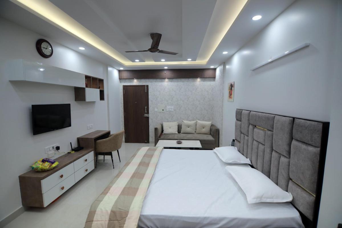 Suitetrails - Elegant Studio Apartment in Central Delhi