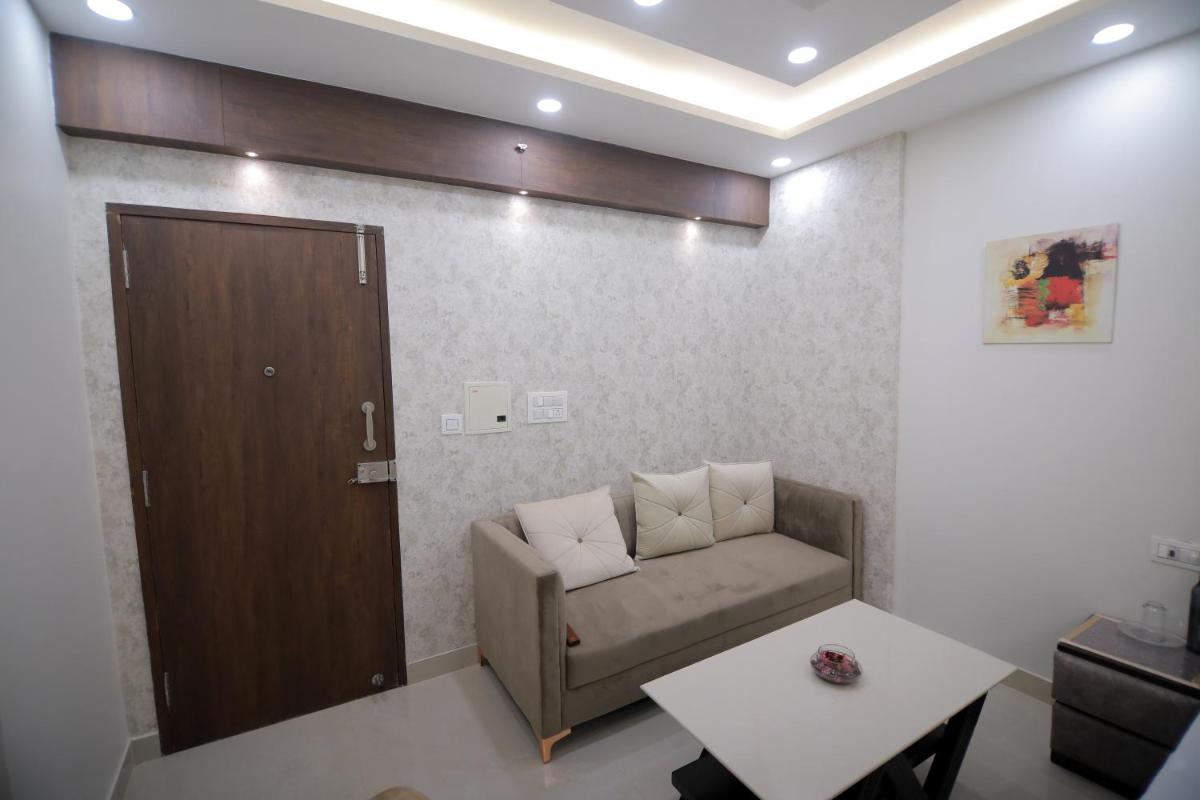 Suitetrails - Elegant Studio Apartment in Central Delhi