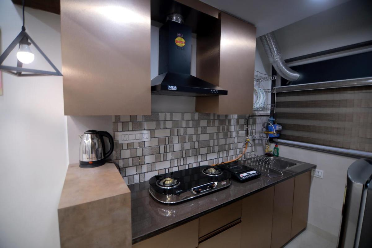 Suitetrails - Elegant Studio Apartment in Central Delhi