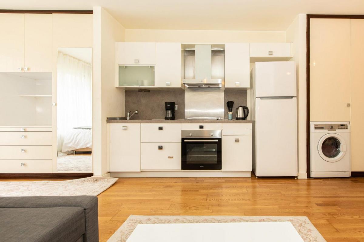 Central Studio Flat with Shared Pool in Sisli - Hizvo
