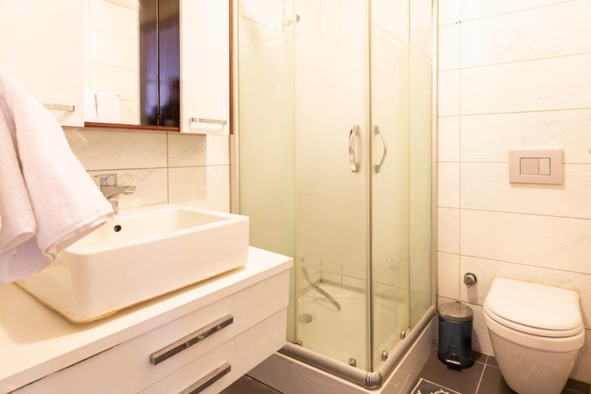 Central Studio Flat with Shared Pool in Sisli - Hizvo