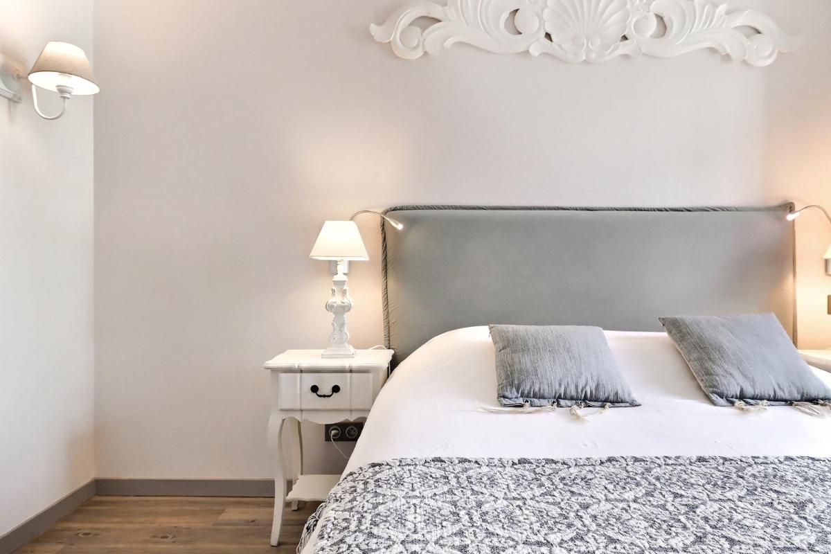 Un ou plusieurs lits dans un hébergement de l'établissement Grand Hôtel des Bains SPA