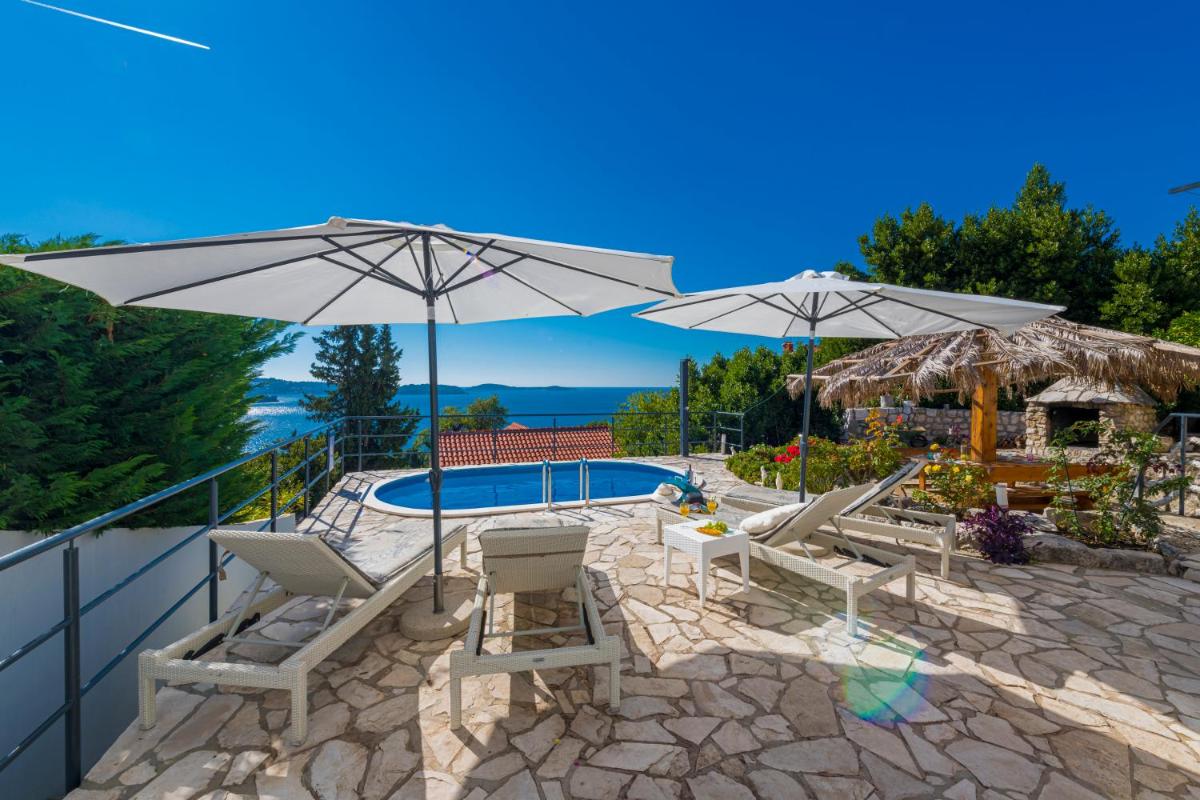 Charming Villa Svagusa with Sea View - Housity