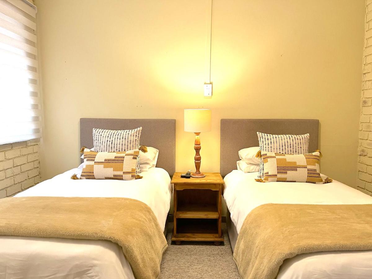 Suitetrails - Safari Club Guest Lodge OR Tambo International Airport