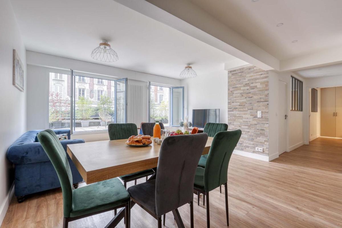 Branded New 4 Bdrs Flat - Huge Terrace - Prime Loc - Housity