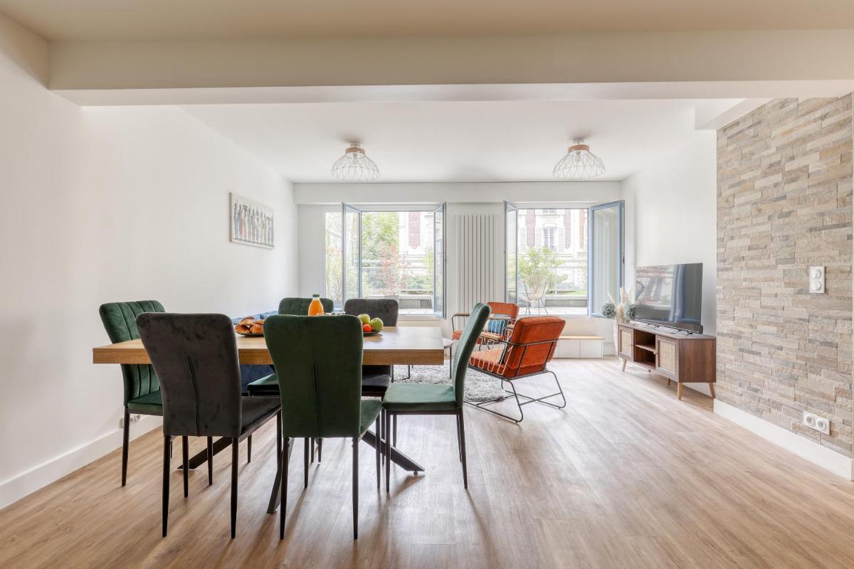 Branded New 4 Bdrs Flat - Huge Terrace - Prime Loc - Housity