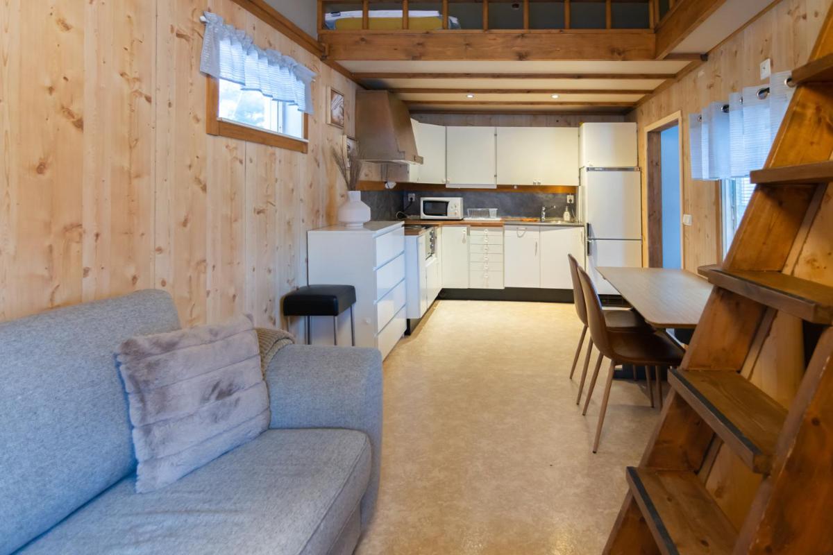 Aurora River Camp Glass igloos & cabins - Housity