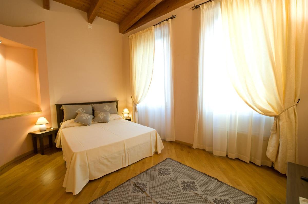 Suitetrails - Piazza Azuni 18 Guest House