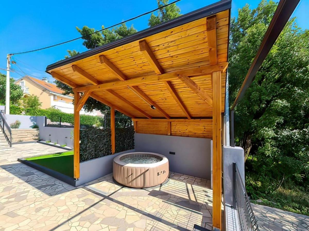 Vega Lux Apartment - Housity