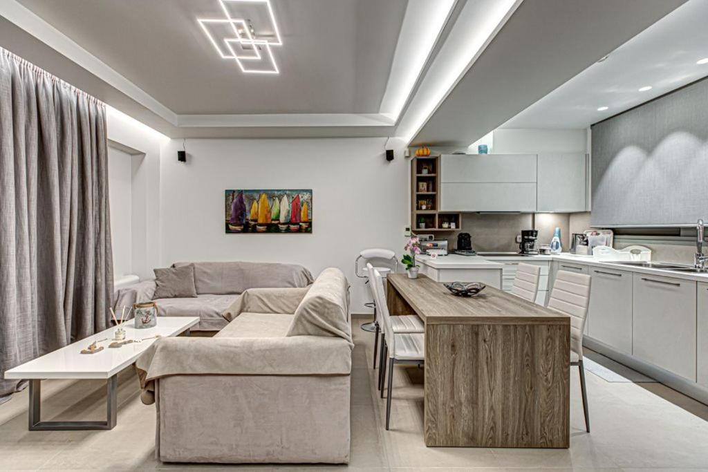 Deluxe & Modern Apartment In Athens - Housity