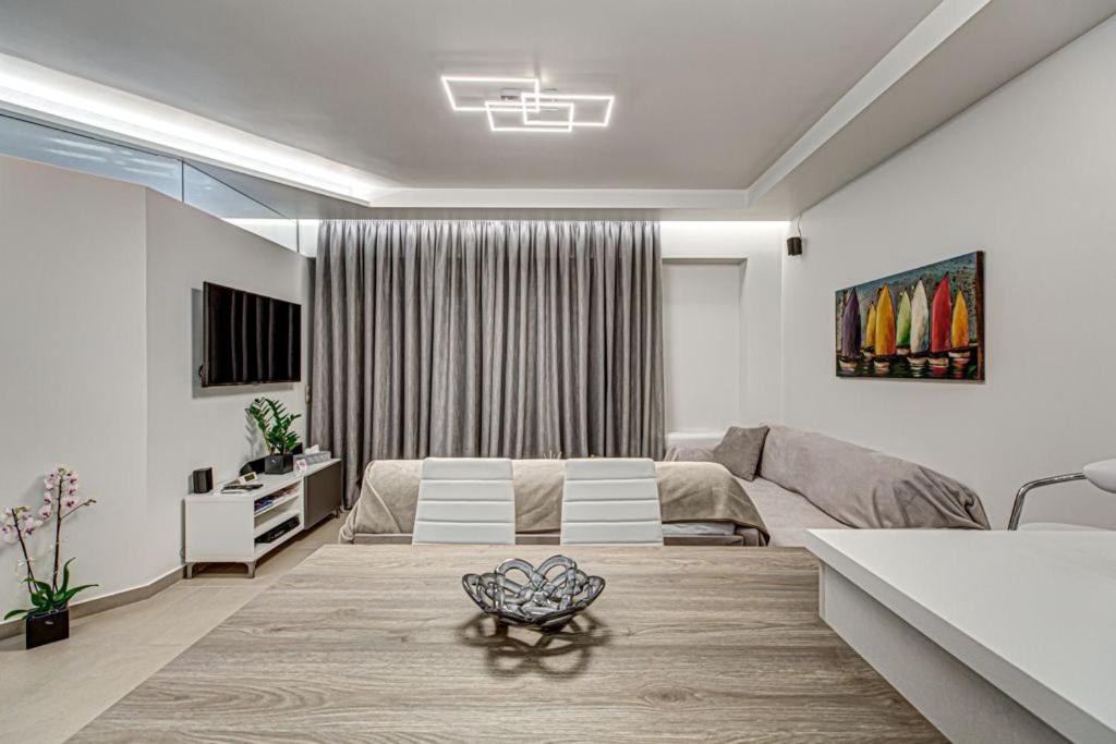 Deluxe & Modern Apartment In Athens - Housity