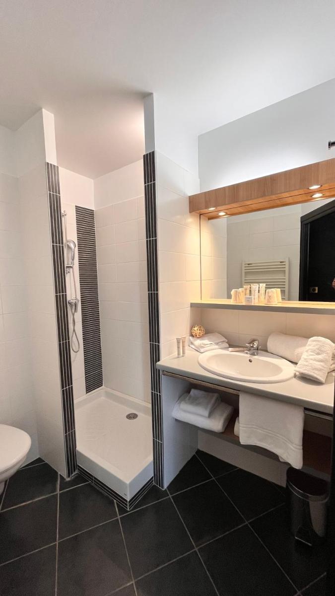 Salle de bains dans l'établissement Résidence Hôtelière Natureva & Spa