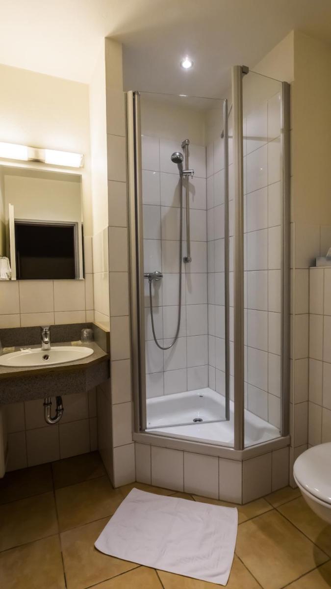 Hotel Kieler Förde & Free Parking - Housity