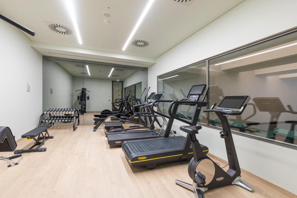O centro de fitness e/ou as comodidades de fitness de LUSTER Hotel