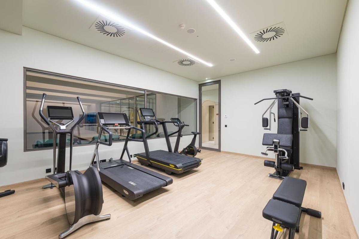 O centro de fitness e/ou as comodidades de fitness de LUSTER Hotel