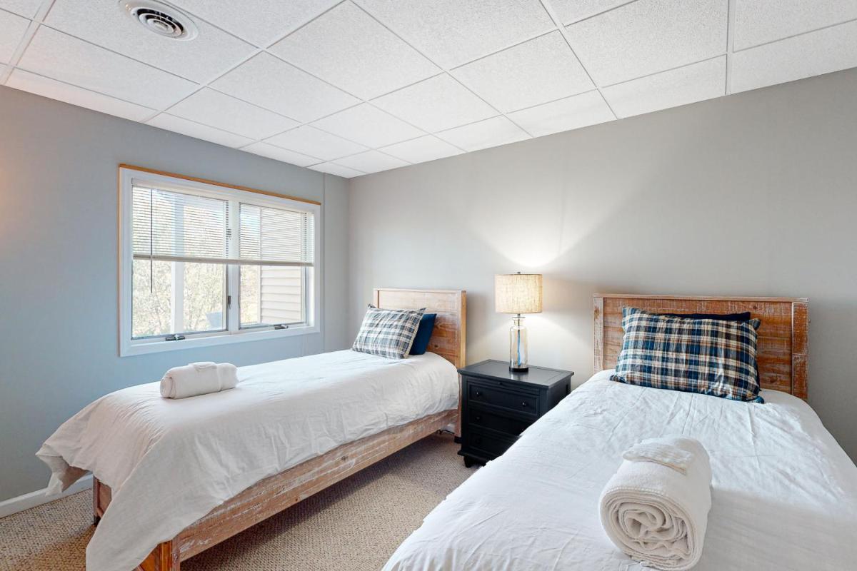The Lake House on Sunset Point - Housity
