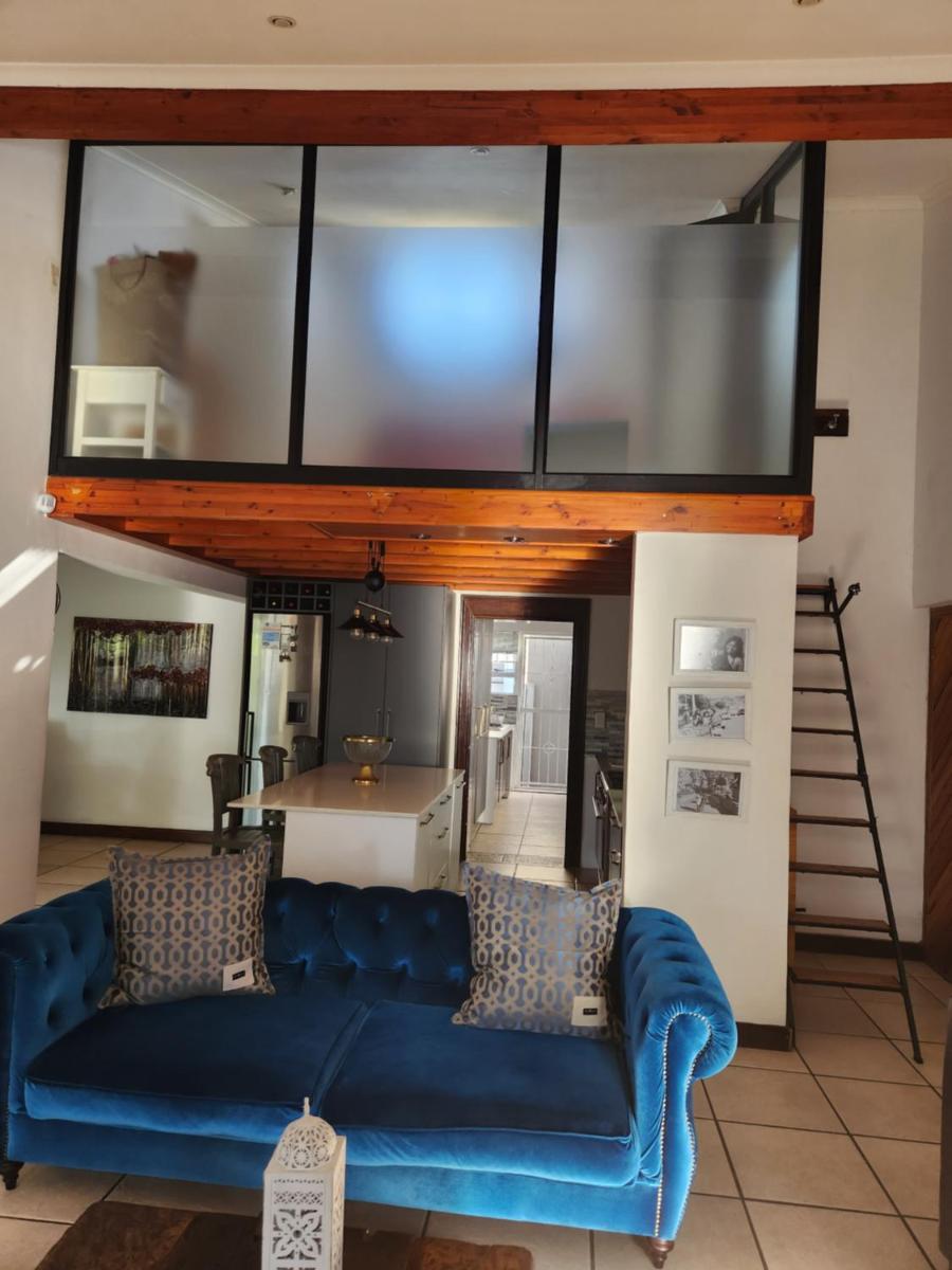 Suitetrails - 3 Bedrooms Modern holiday Home near Blouberg Beach