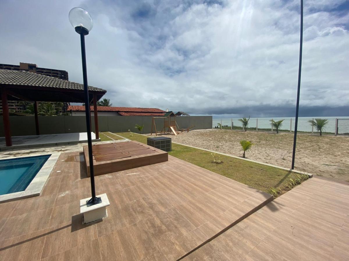 Flat em condomínio pé na areia em Maria Farinha - Housity