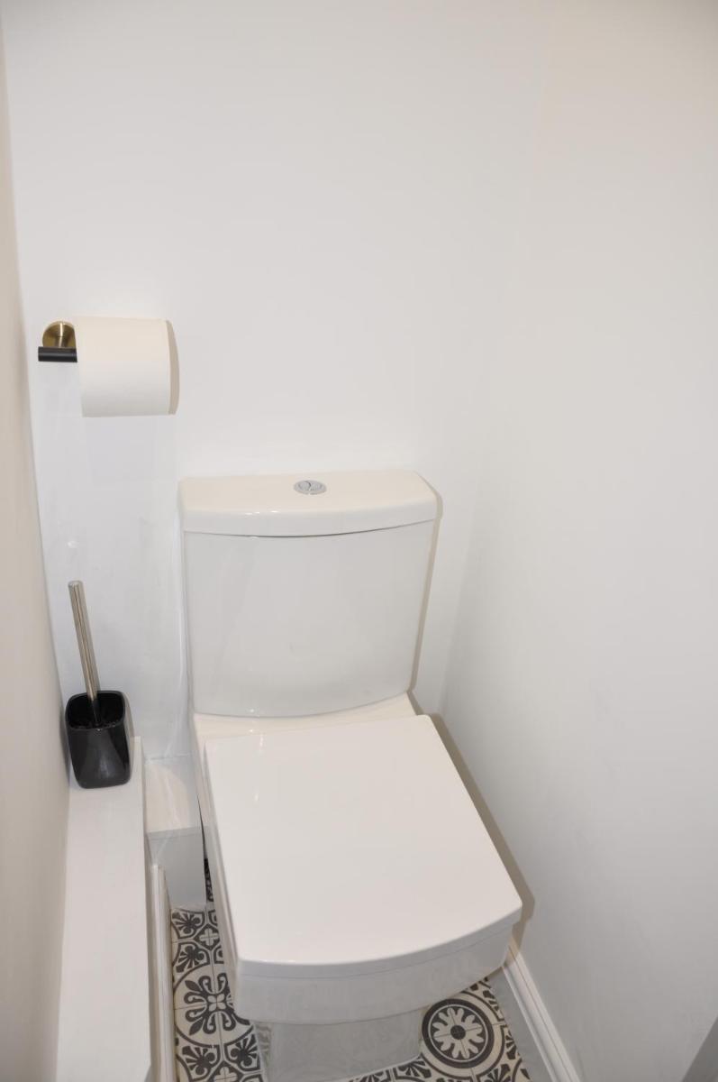 Luxury Studio- MK central- 5 MINS DRIVE TO TRAIN STATION-DIRECT TRAINS TO LONDON, BIRMINGHAM - Housity