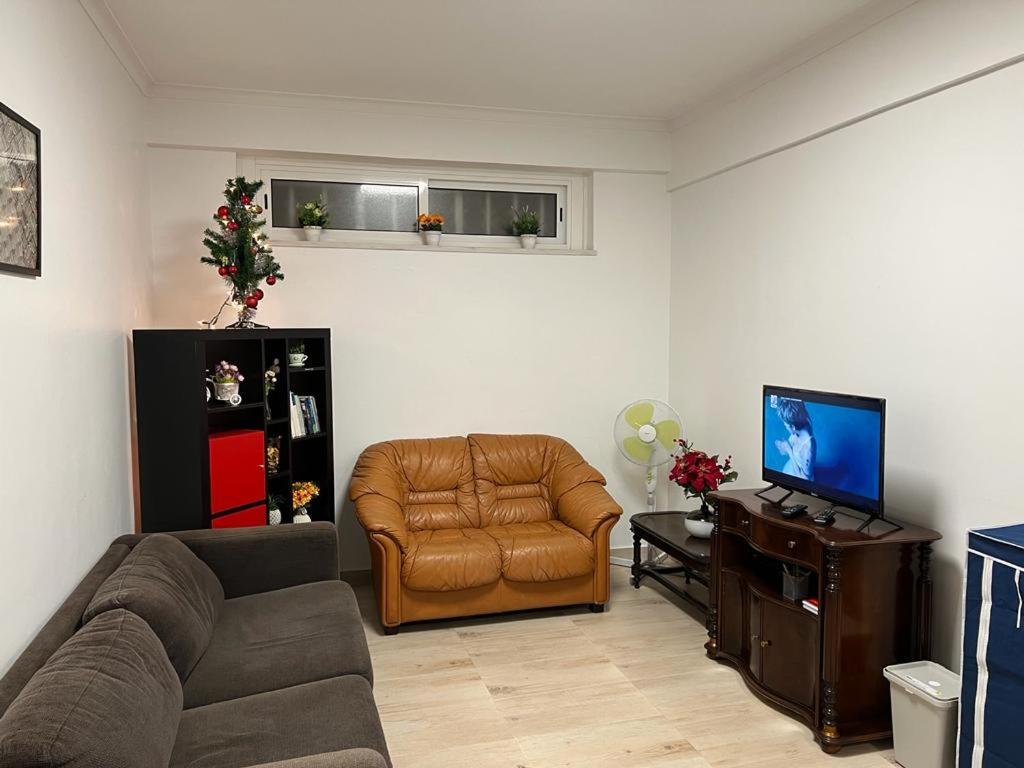 Charming House - Housity