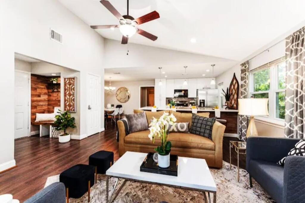Spacious Furnished Family Home Near Downtown Katy & Asian Town - Premium Amenities - Housity