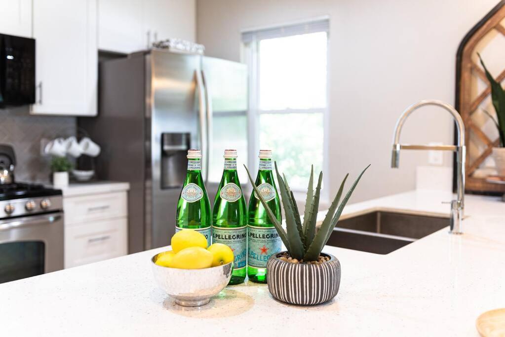Spacious Furnished Family Home Near Downtown Katy & Asian Town - Premium Amenities - Housity