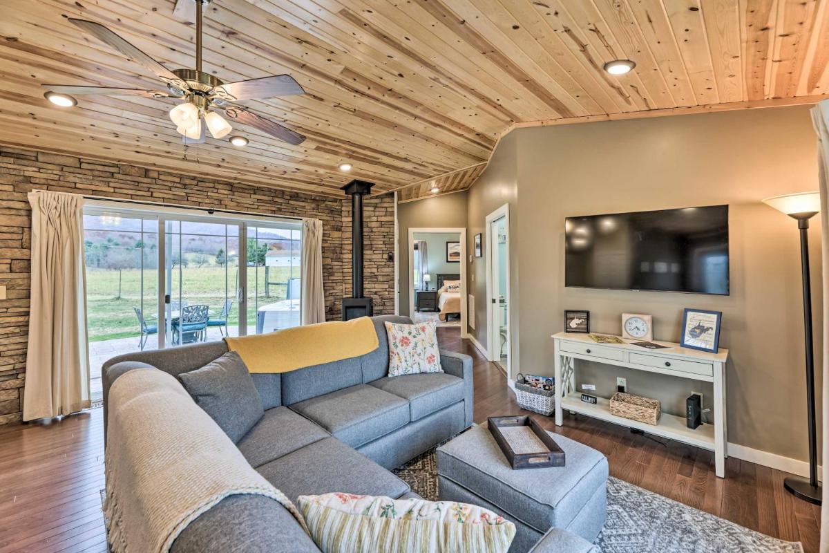 Modern Marlinton Home with Hot Tub and Mtn Views! - Housity