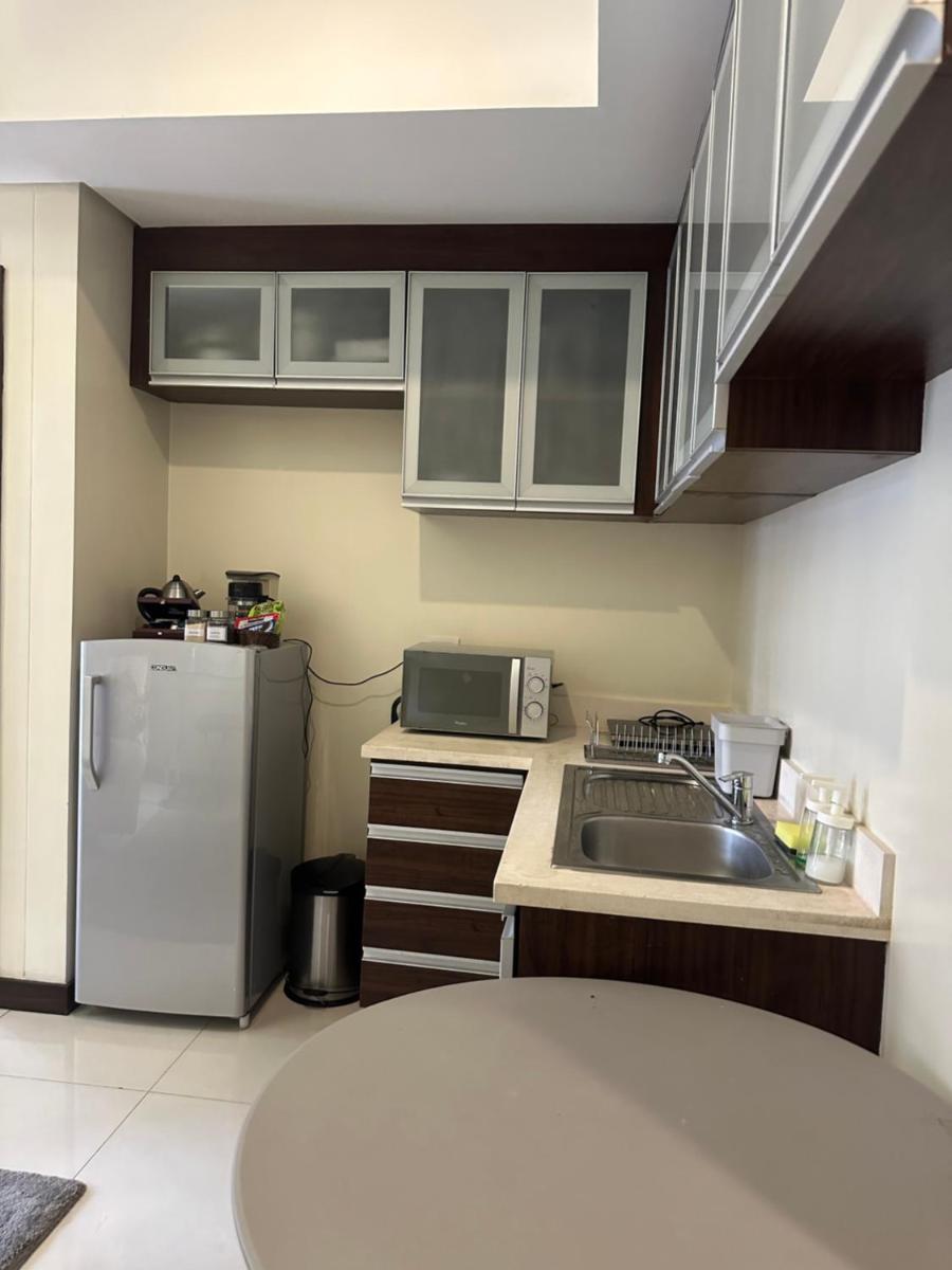 Luxury suite across SM Megamall - Hizvo