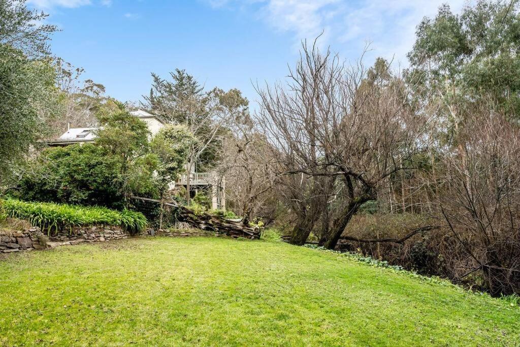 Two-Acres Italian villa creek setting - 3 bedroom - Housity