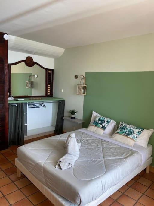 Studio paisible avec piscine, pas loin de la plage - Housity