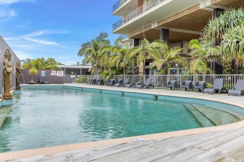 On the Beach Resort - 3 Bedroom Villa, steps to beach, ocean view - Housity