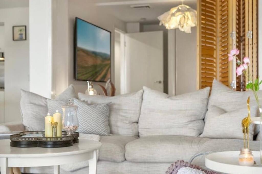 On the Beach Resort - 3 Bedroom Villa, steps to beach, ocean view - Housity