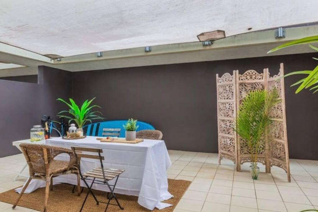 On the Beach Resort - 3 Bedroom Villa, steps to beach, ocean view - Housity