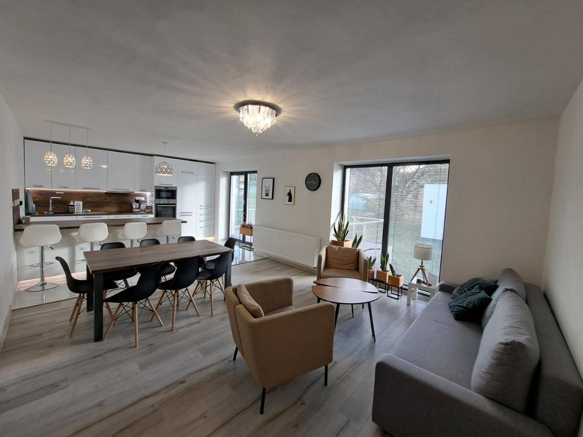 Veselá Lama Apartmány Janovice - Housity