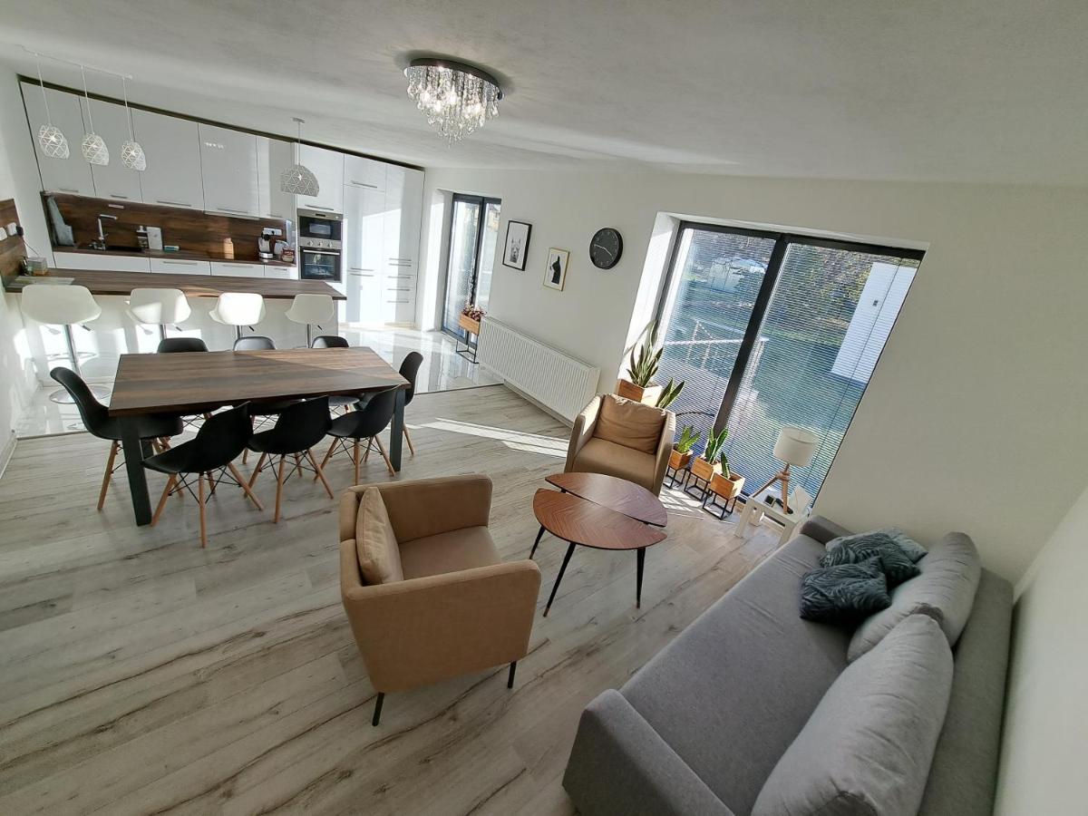 Veselá Lama Apartmány Janovice - Housity