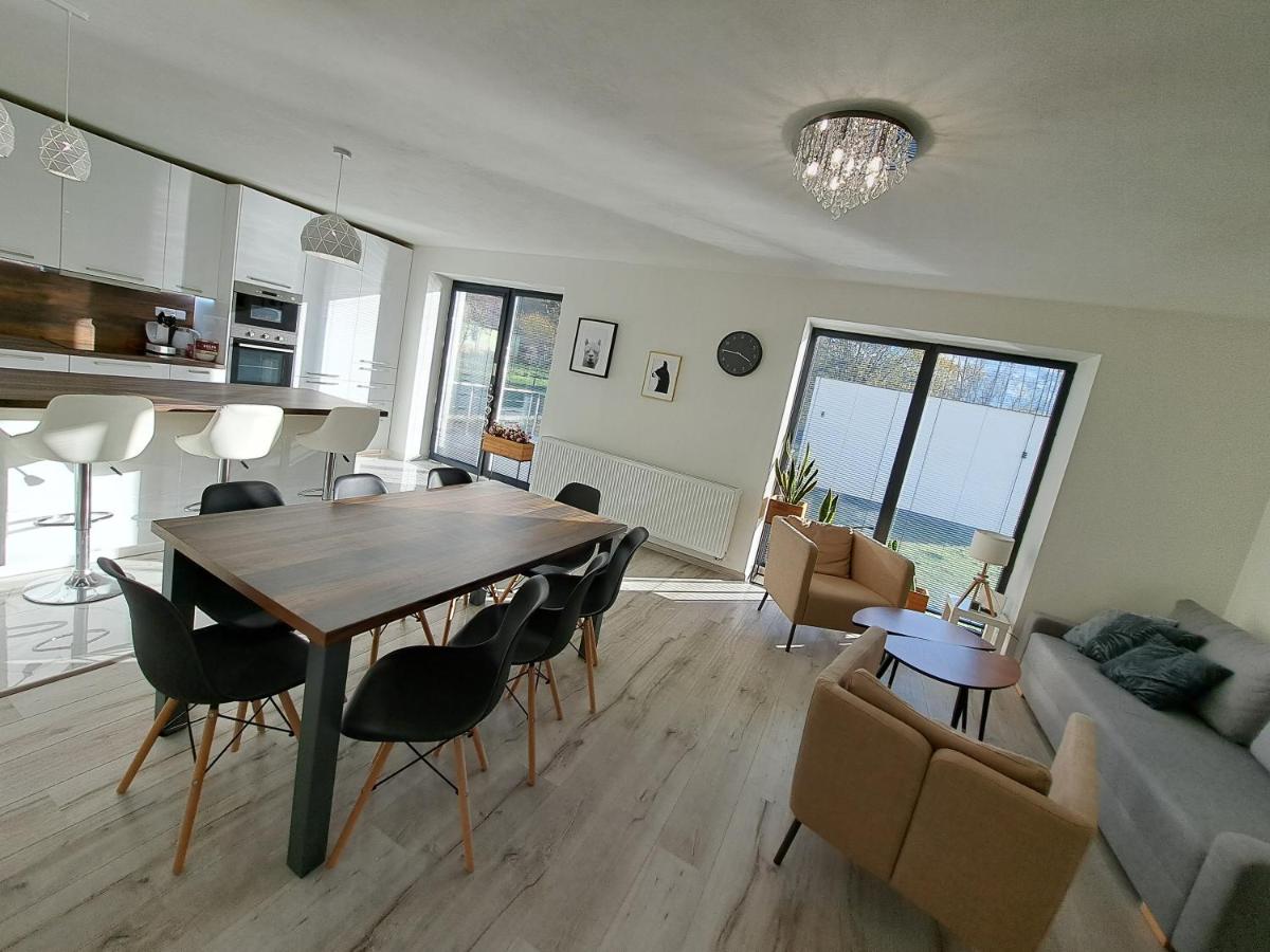 Veselá Lama Apartmány Janovice - Housity