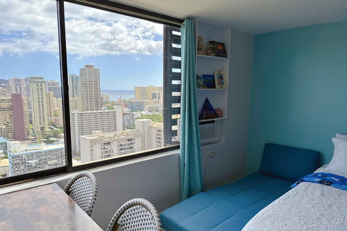 Waikiki Condo High Floor Views Beaches Convention Center - Housity