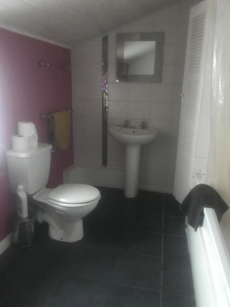 Bright Bristol Room - Housity