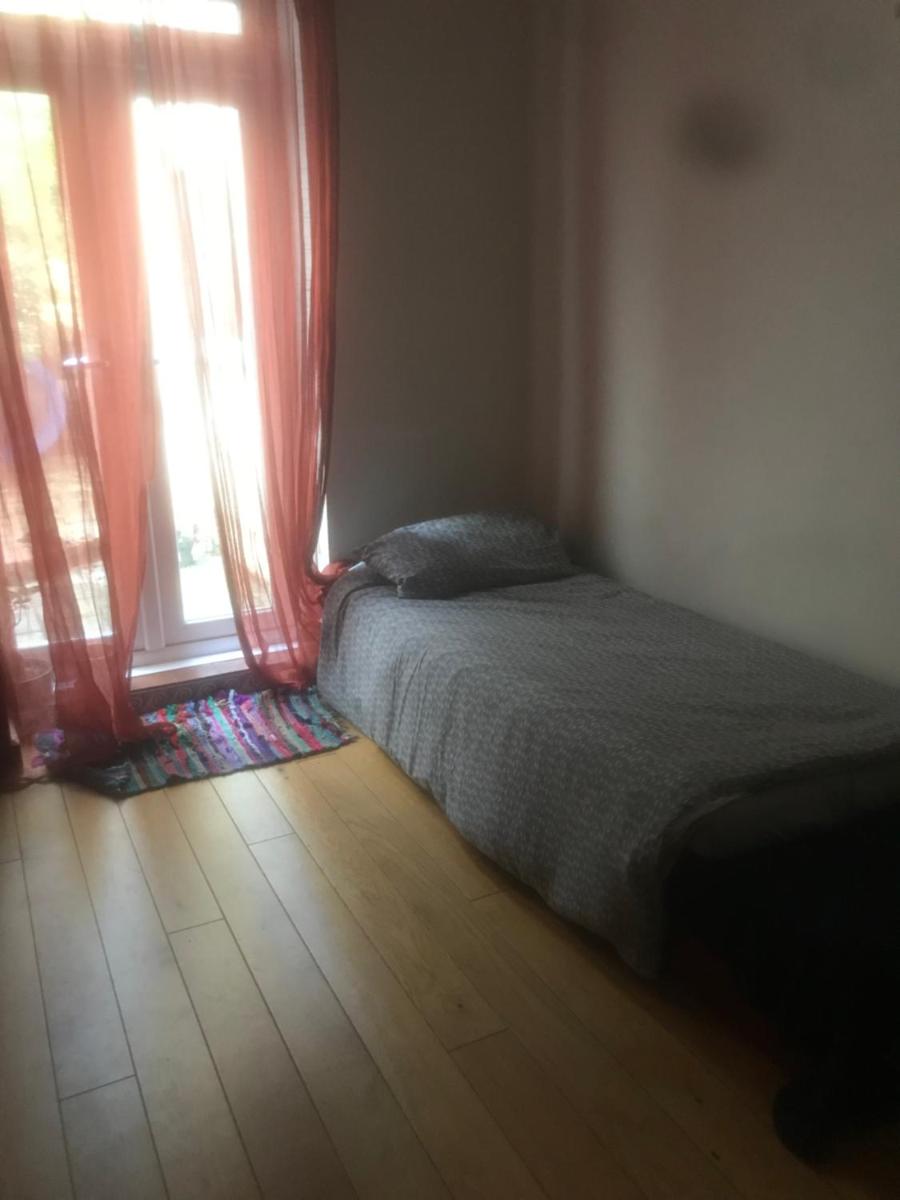 Bright Bristol Room - Housity
